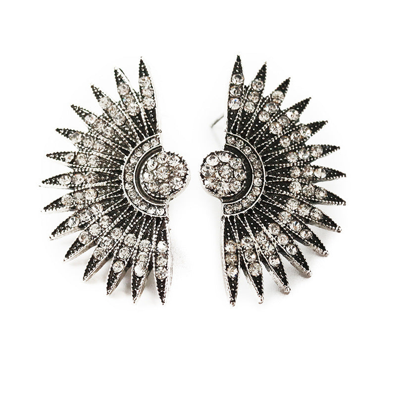 Qingdao Retro Fan-shaped Earrings Fashion