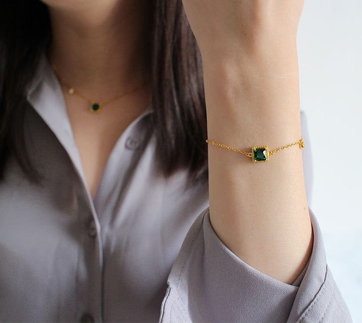 18K Gold Emerald Solitaire Diamond Bracelet for Women