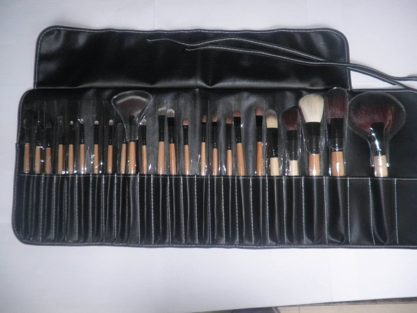 24 Makeup Brushes No Logo High Quality Makeup Brush Set Pink Black Wood Color